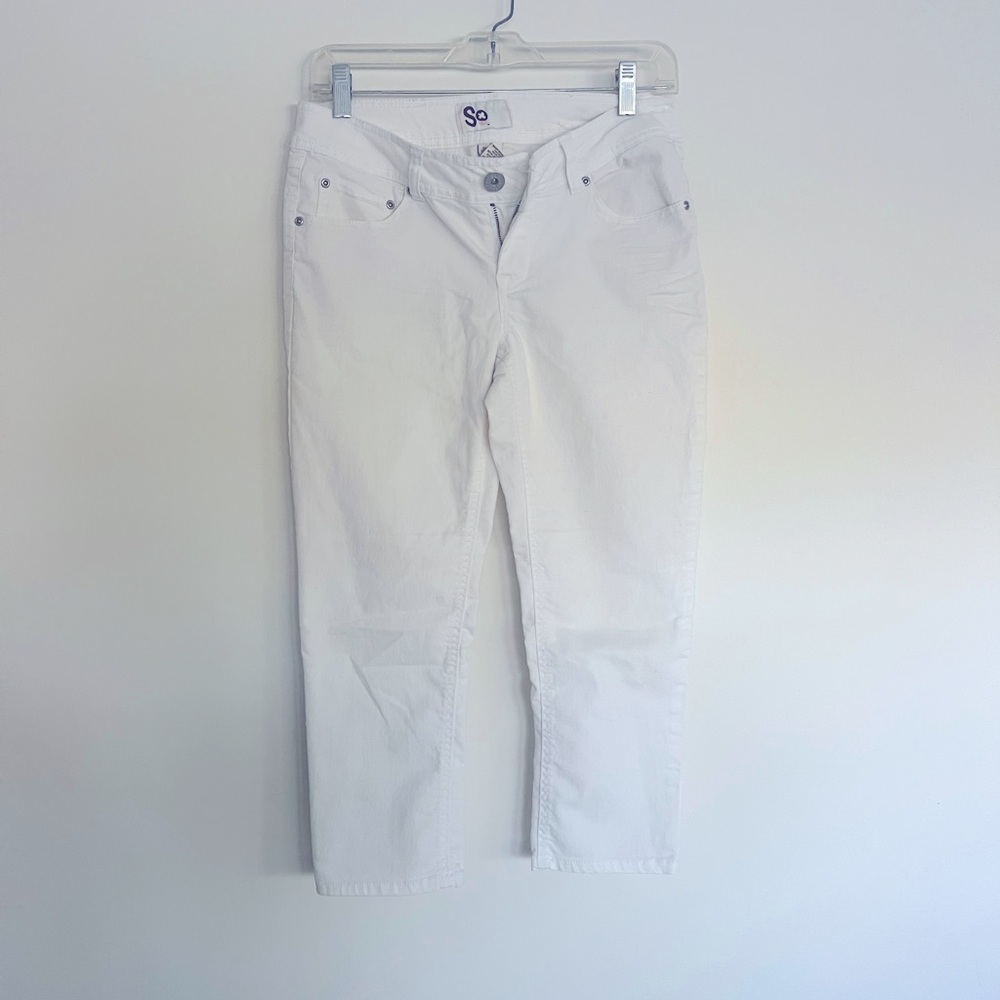 SO Slimming White Stretch Capri Pants Size 9 Crop very flattering.  Stretchy